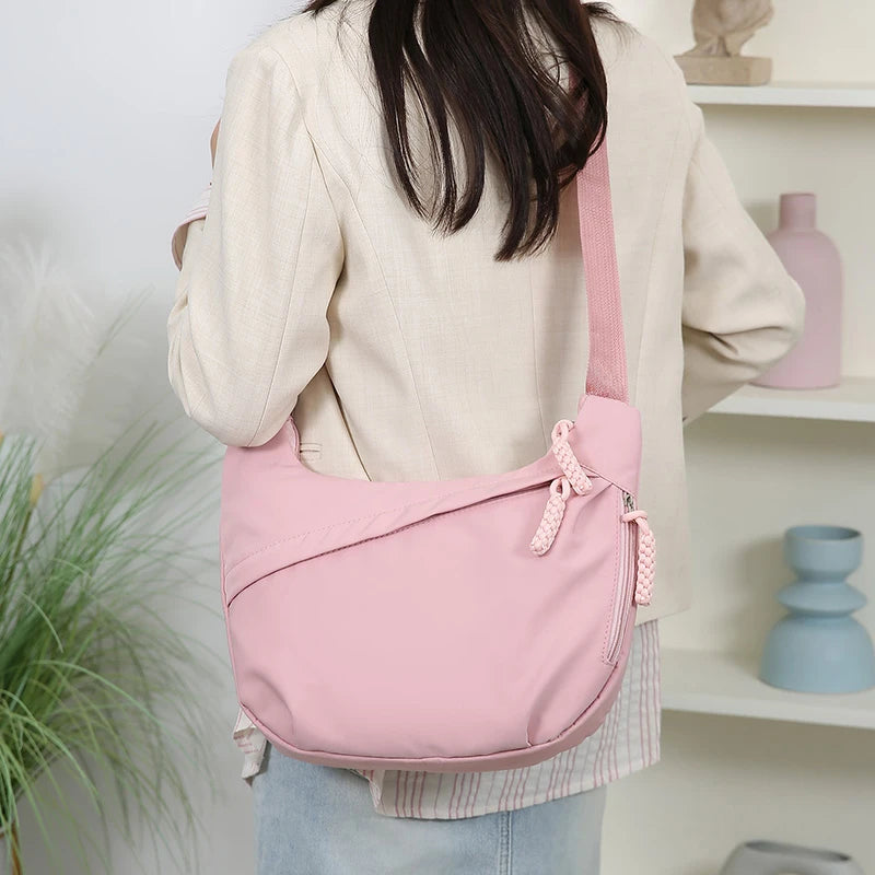 Fashionable women's shoulder bag for daily use
